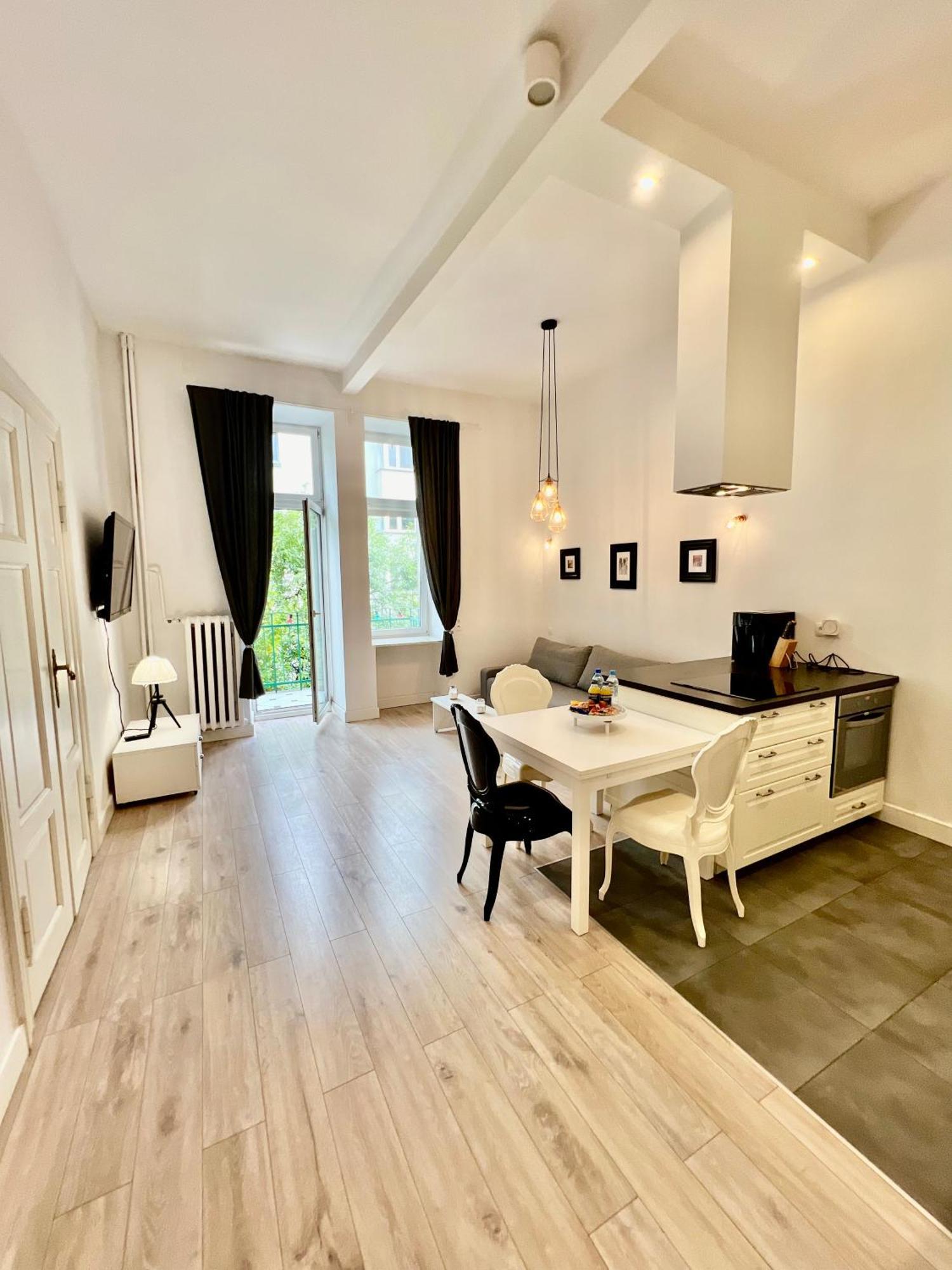 Hoza Apartment Warsaw